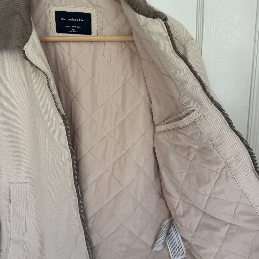 Abercrombie & Fitch Cream Quilted Lined Barn Jacket - Picture 3 of 5